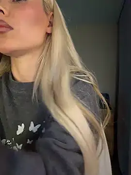 XDinnax - show boob