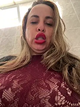 Laarti - Squit y masturbarme las tetas