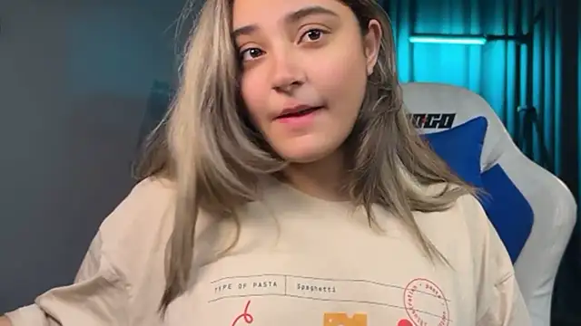 Demieliss - ''''shower some love'''''🦋 🎀