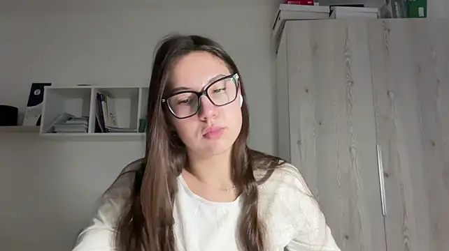 Rubymoonv - Put my hands under the top and massage🔞