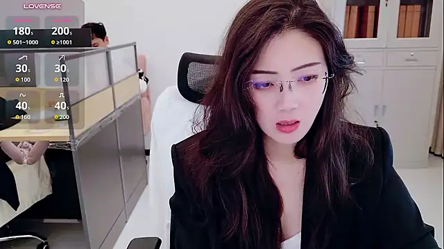 Yangyang-777 - 🎀上帝视角超级M腿无内内版大厅演出五分钟！