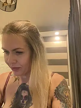 Tiffany_Hills - Oil my Pussy and finger inside Pussy