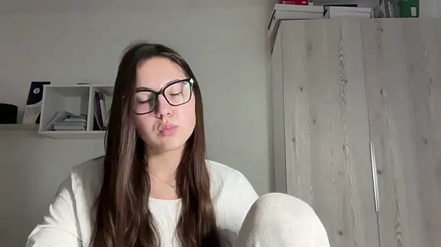Rubymoonv - Put my hands under the top and massage🔞