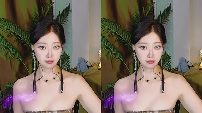 Vivienne520 - 假JJ放内裤里摩擦妹妹