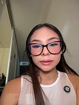 Amira_cute2 - Put 1 finger in my ass 🍑