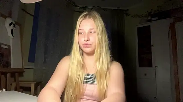 KayleighIacovone - show my legs - my looooooooong legs