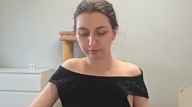 ChrystalAlma - flash boobs)