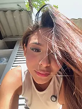Amira_cute2 - Put 1 finger in my ass 🍑