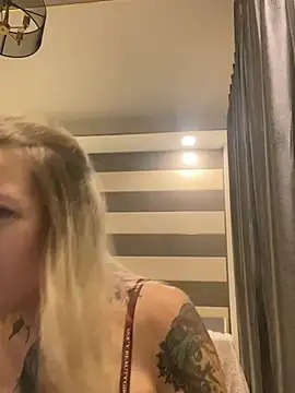 Tiffany_Hills - Oil my Pussy and finger inside Pussy