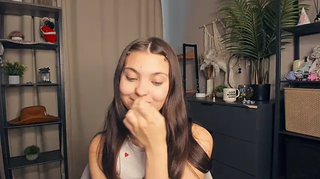 ReynaCarco - Show ass and spank me