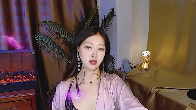 Vivienne520 - 假JJ放内裤里摩擦妹妹