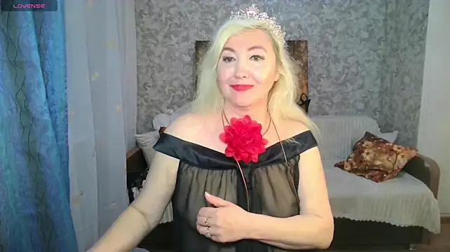 LadyKriss - Spread your legs on the couch baby