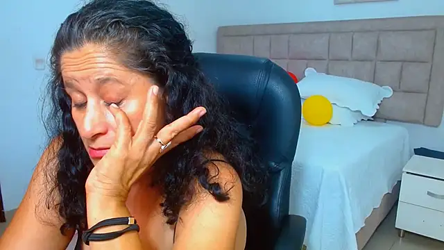 Juanitaaxooxx - lick my nipples and play with them