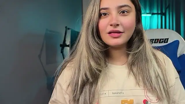 Demieliss - ''''shower some love'''''🦋 🎀