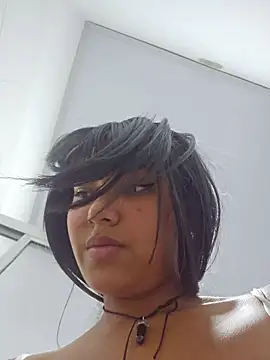Andrea_Mcfly - Domi ON MY CLIT x3min + plug anal 🌸