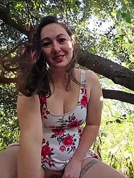 AdorahB3ll3 - Pussy play outside 😽 15min
