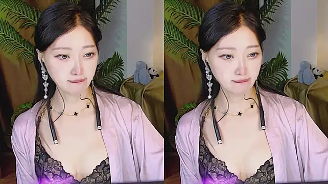 Vivienne520 - 假JJ放内裤里摩擦妹妹