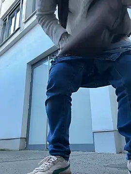 SexyMilf_1987 - pussy fingern in der Umkleide