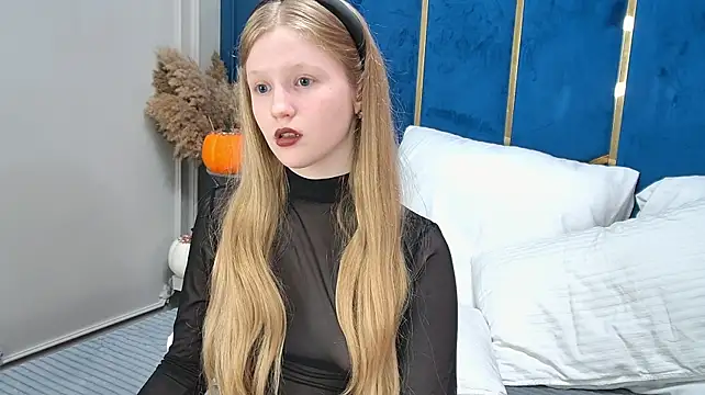 LilianHowards - tease u in doggy