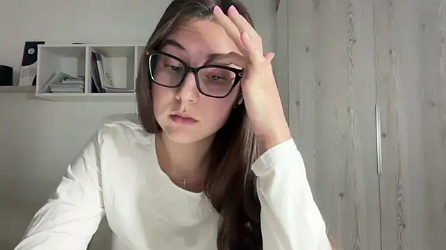 Rubymoonv - Put my hands under the top and massage🔞