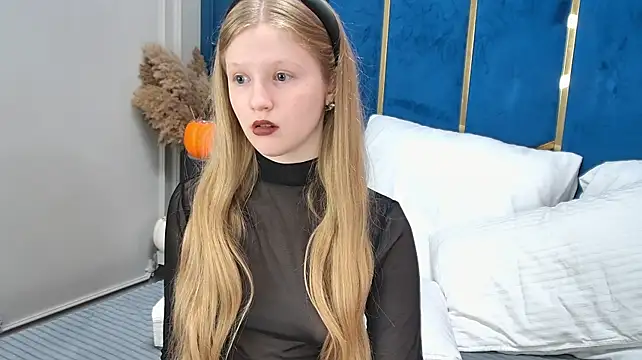 LilianHowards - tease u in doggy