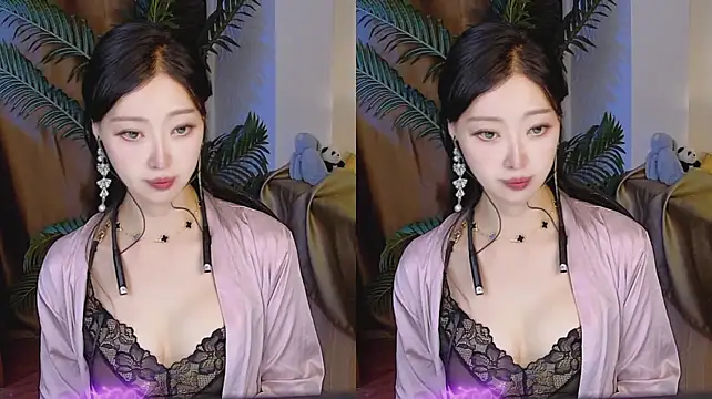 Vivienne520 - 假JJ放内裤里摩擦妹妹