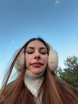 AmelieCrystal - suck my mid finger <3