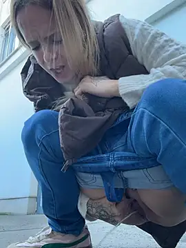 SexyMilf_1987 - pussy fingern in der Umkleide