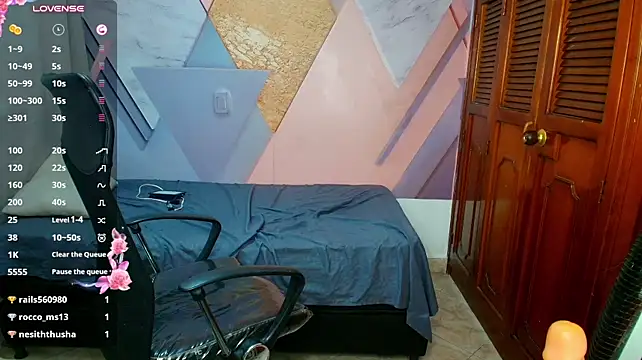 Raylin_escobar - put fingers in the ass