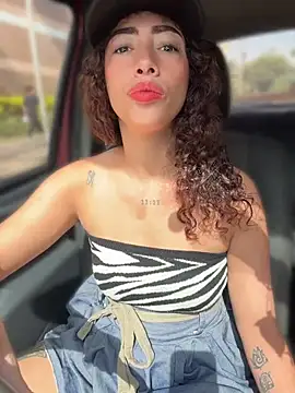 Roxyrougee - Sexy topples out my car