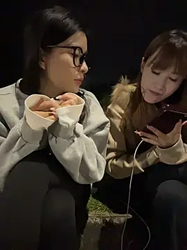 MS-520 - 两个妹妹亲一口