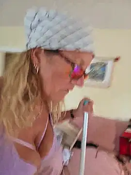 HotWifeLyn68 - Spit on boobs