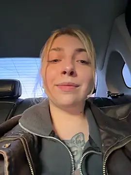 Sunny___Bunny - Risky little moan behind taxi driver