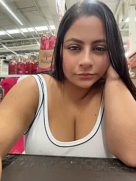 Angie_e - Naked in public Risky shhh tits