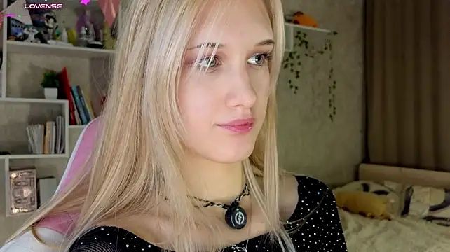 AnnyiBlue - Play with my pussy in doggy