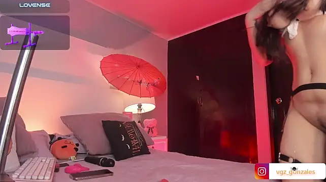 Emily_robertss1 - plug ASS
