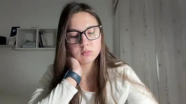 Rubymoonv - Put my hands under the top and massage🔞