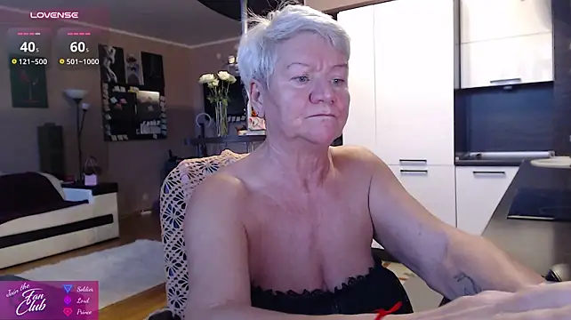 Roxana_brooks - Oil on my sexy boobs
