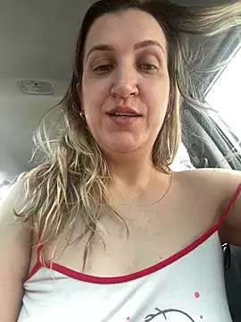 Bia_sexynovaes - Bia coloca os peitos pra fora no 🚗
