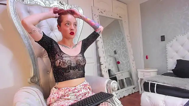 LucyJones69 - 💜My ass red