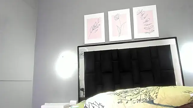 Zoe_curvyy - get a red butt