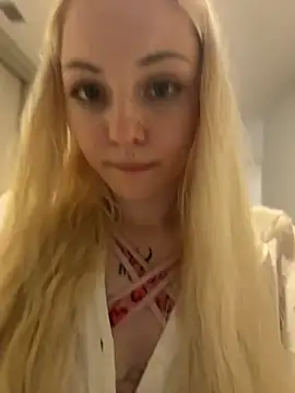 Badblondie - nipple circles with fingers on public