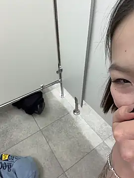 CreamPuff- - Suck finger+play with lips in WC