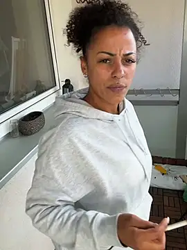 SweetPetiteNoir - Suck the dildo like a real cock 😈