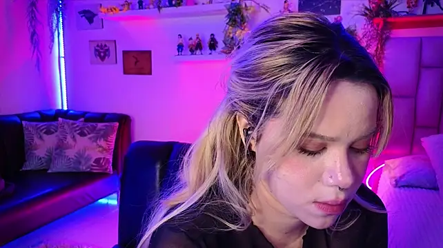 AlbaismynameX - Strip Tease 🔥