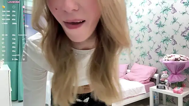 LianaLuecke - tease you with shorts