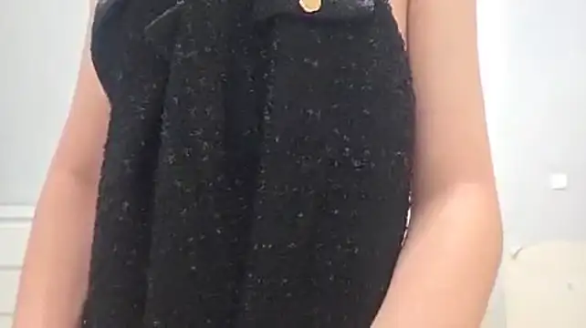 ChrystalAlma - tease my boobs