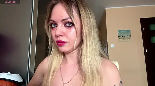 MissLuxxi - Blow out the candles — leave me naked.
