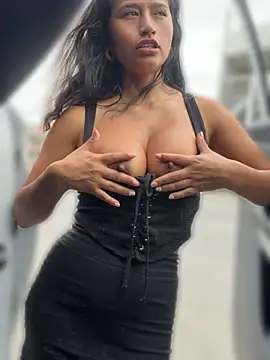 Sexi_noemi - take off skirt + fingers in my pussy