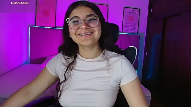 Tifanny_grey - Suck fingers